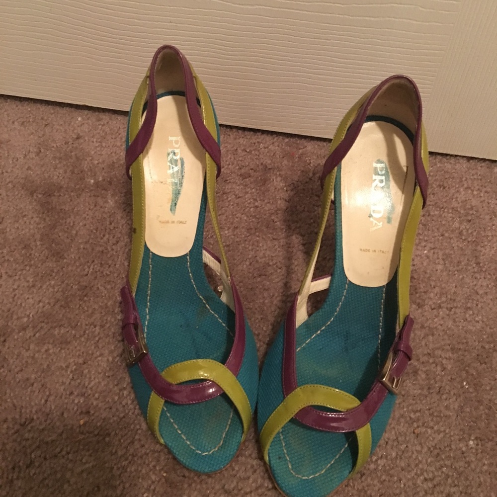 Color patent leather Prada sandal